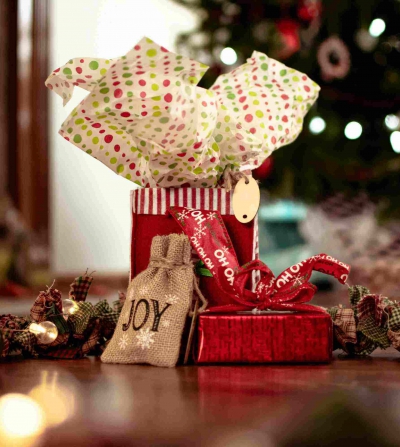 mat with the word holiday gift guide