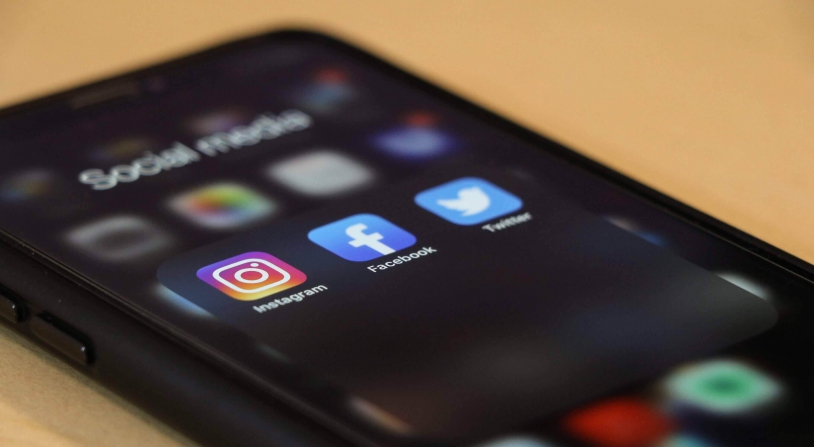 social media widgets on an iphone